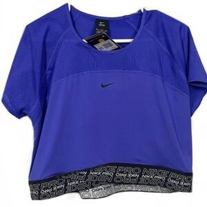 NWT Nike Pro Plus Size Fitted Athletic Crop Top